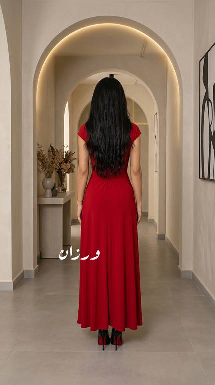 فستان ناعم بقصة من الخصر 