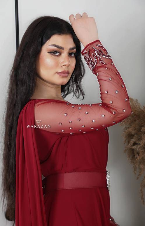 فستان سهرة باكمام شفافه و حزام من الخصر