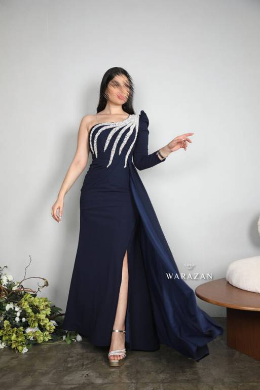 فستان كريب استريتش ماسك بتطريز و كم واحد