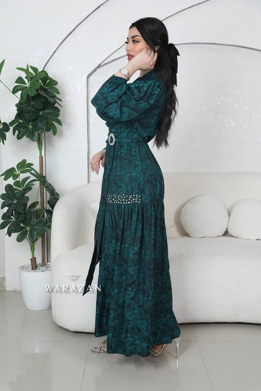 فستان طويل مشجر وساتر مع خرز 
