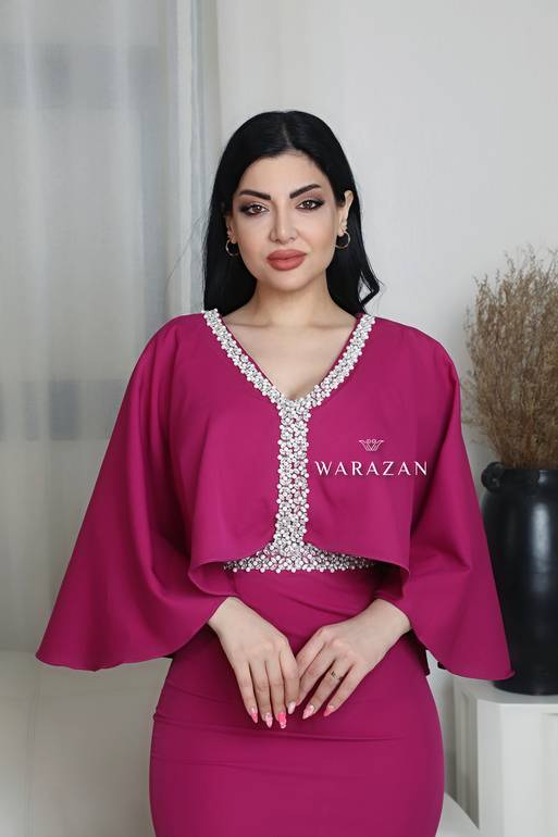 فستان سهرة ناعم بقصة أكمام واسعة 