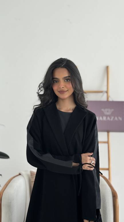 عباية ناعمة بتدخيلة ربطه من الاكمام 