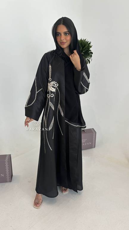 عباية انيقة بتطريز 