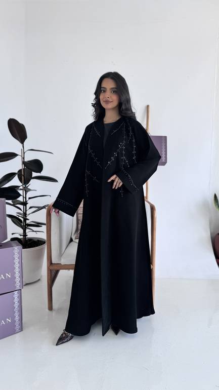 عباية بتطريز ناعم وانيق سراميك