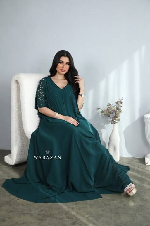 فستان سهرة ناعم بتطريز