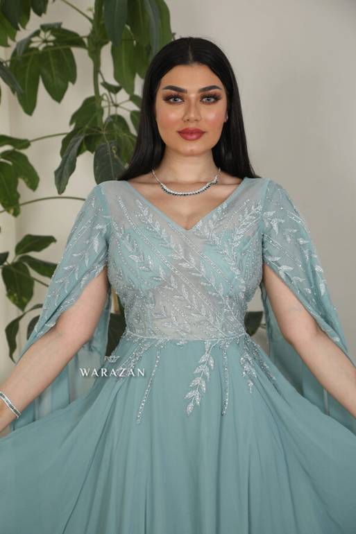 فستان سهره بتطريز على الصدر