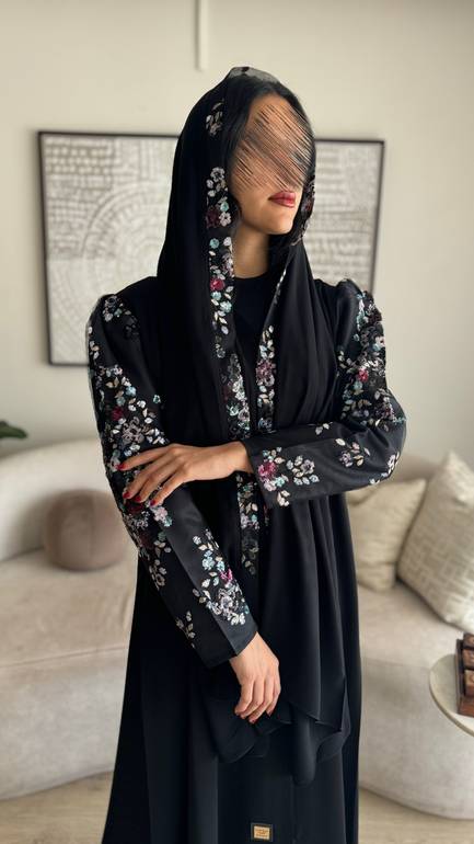 عباية ب أكمام مشجرة بألوان العيد 