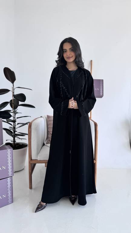 عباية بتطريز ناعم وانيق سراميك