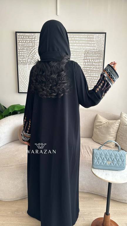 عباية  للعيد عملية مع أكمام بتطريز منقوش
