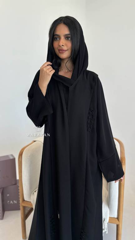 عباية انيقة بتدخيلة ازارير 