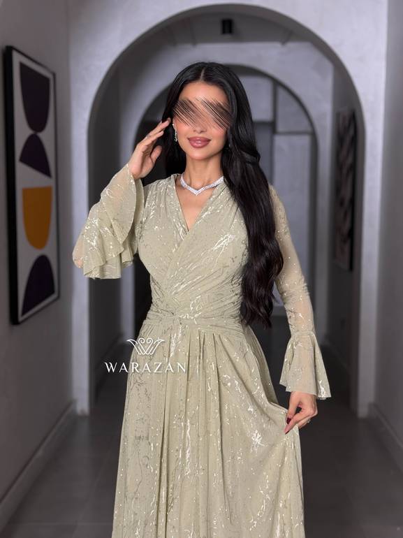 فستان سهرة بلمعة و بقصة من الخصر