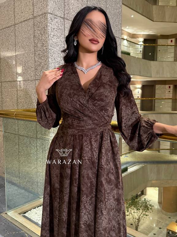 فستان للمناسبات بقصة من الخصر 