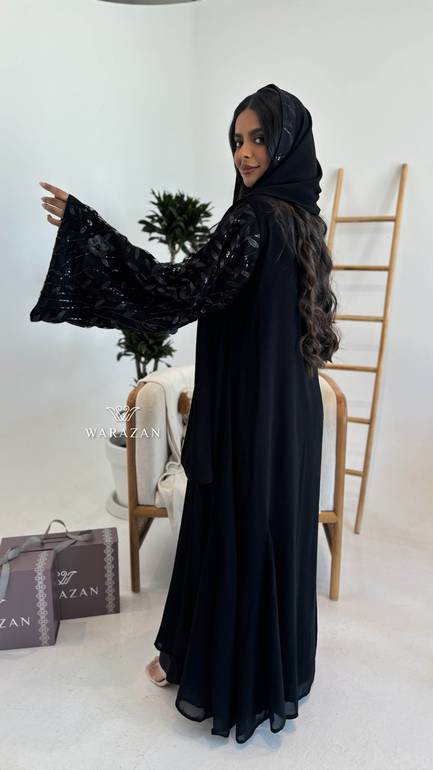 عباية انيقة بتدخيلة تل ورود من الكم 