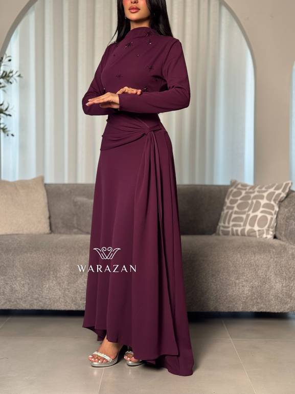 فستان ناعم بتصميم انسيابي أنيق