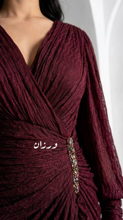 فستان بلمعه وبكرستال من الخصر 