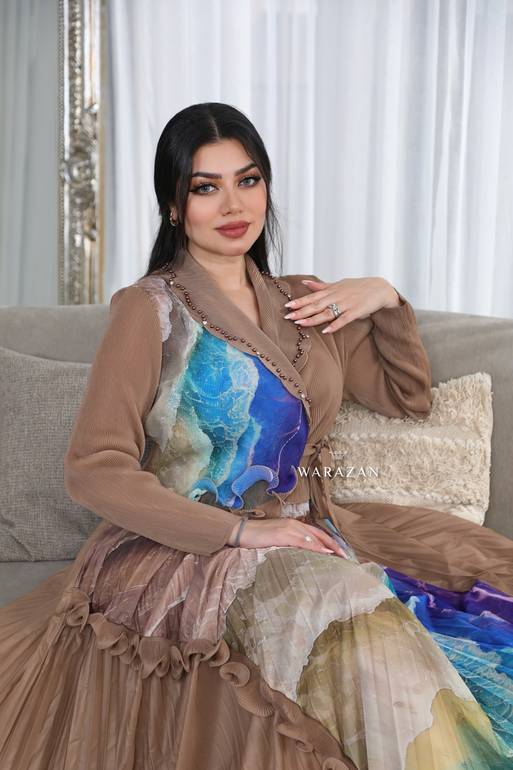 فستان انيق بتصميم ملفت و متناسق