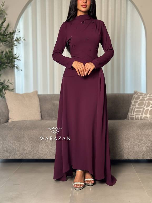 فستان ناعم بتصميم انسيابي أنيق