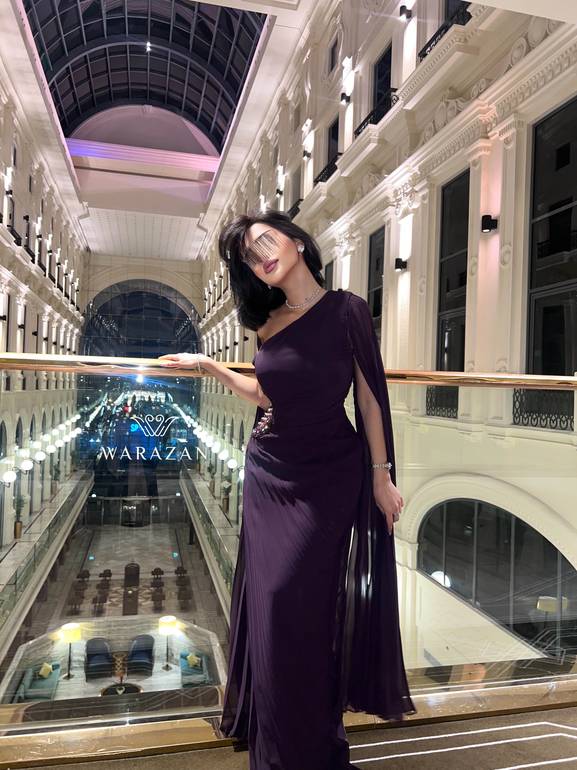 فستان سهرة ناعم وطويل