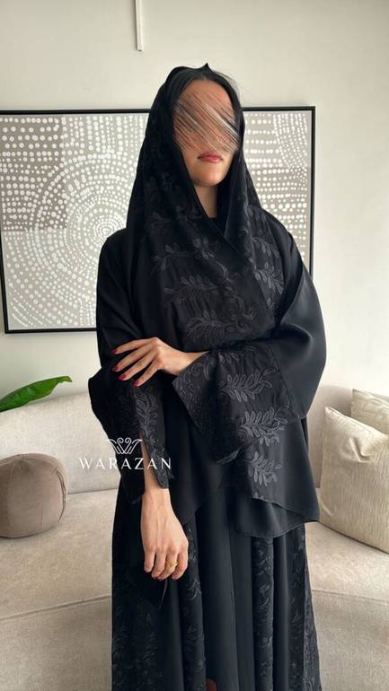 عباية سوداء مشجرة