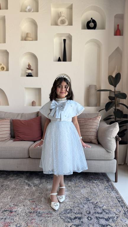 فستان بفيونكة من الصدر