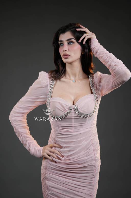 فستان سهرة طويل ناعم ماسك بألوان الأسود والبيج