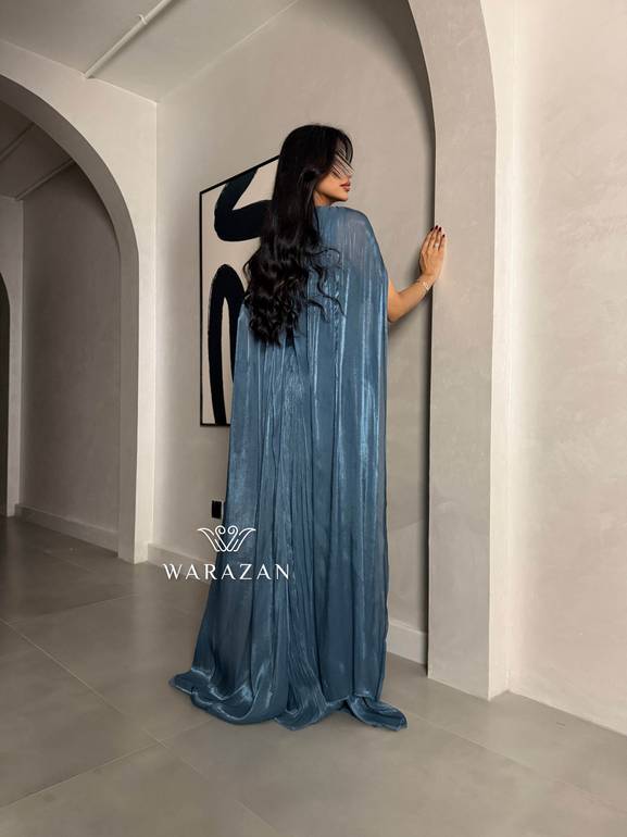 فستان سهرة بقصة من الرقبه 