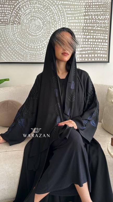 عباية سوداء مشجرة من الكم بلونين