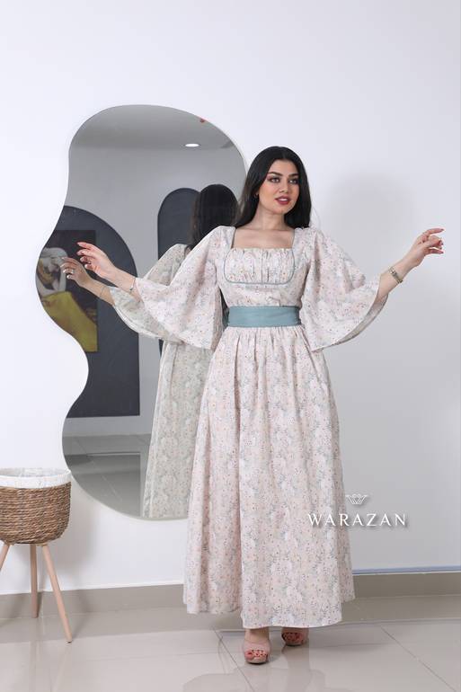 فستان طويل مشجر مع حزام سادة