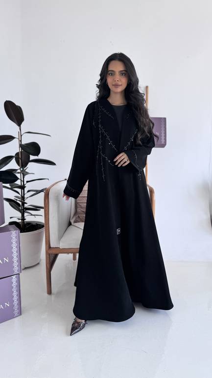 عباية بتطريز ناعم وانيق سراميك