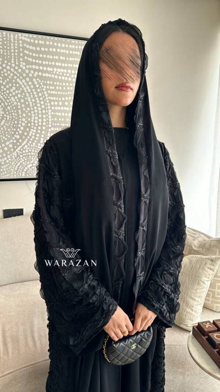 عباية سوداء 