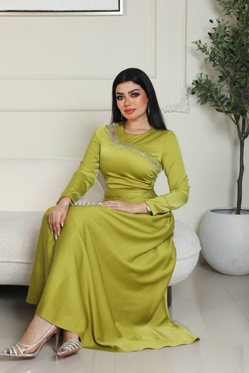 فستان ناعم بكرستال من الرقبه 