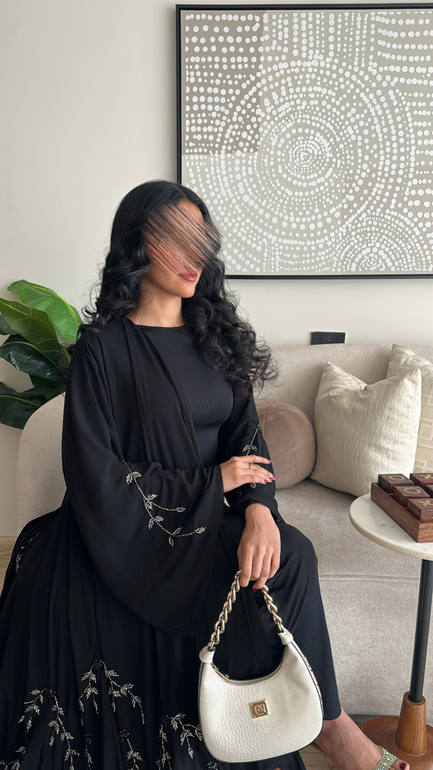 عباية الفخامة مطرزة شك