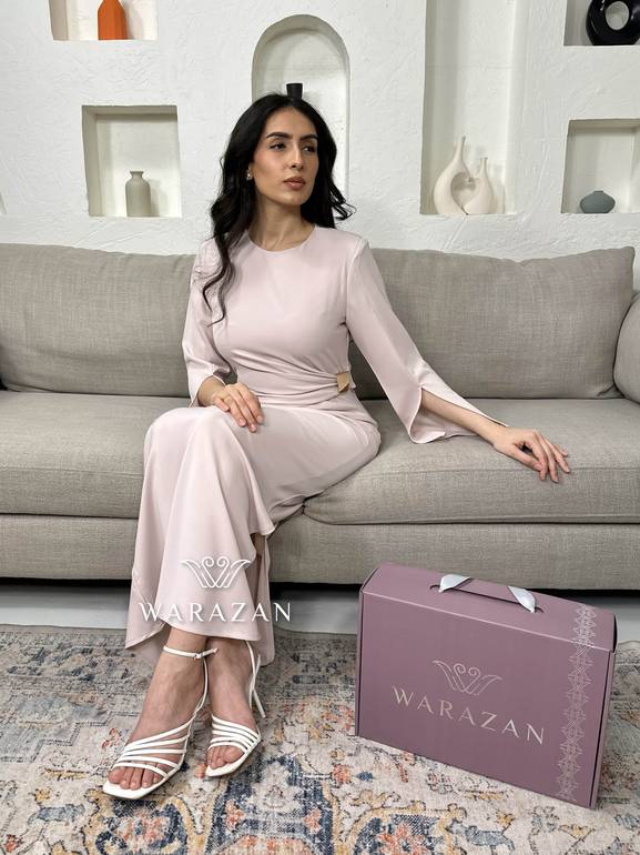 فستان سهرة ناعم بمسكه من الخصر