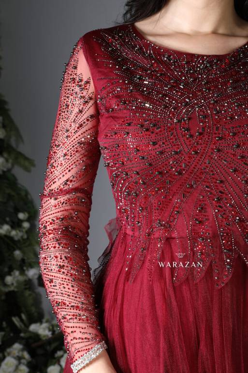 فستان سهرة بأكمام طويلة للمناسبات