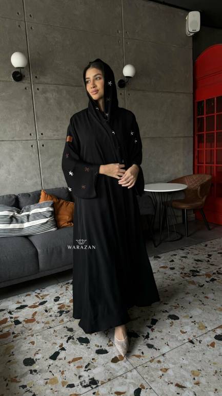 عباية بتطريز لونين و بنمط جميل