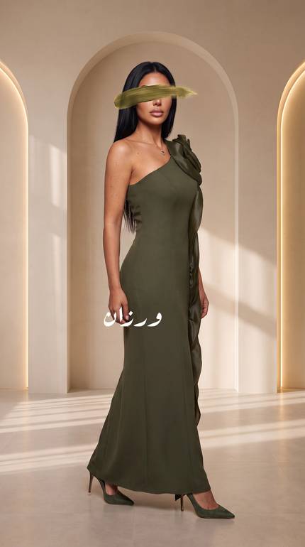 فستان سهرة وردة ثلاثية الأبعاد بتصميم راقٍ