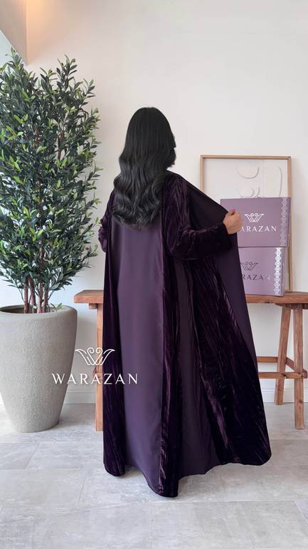 عباية انيقة مخمل مخطط 