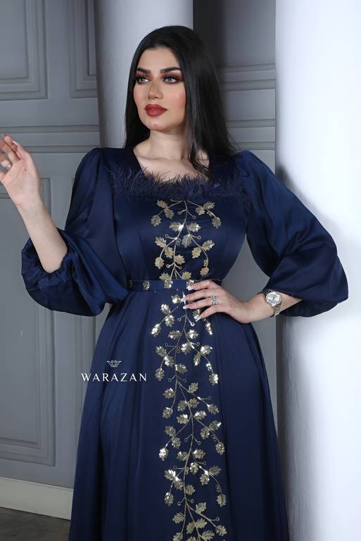فستان سهرة طويل ناعم بأكمام طويلة وترتر