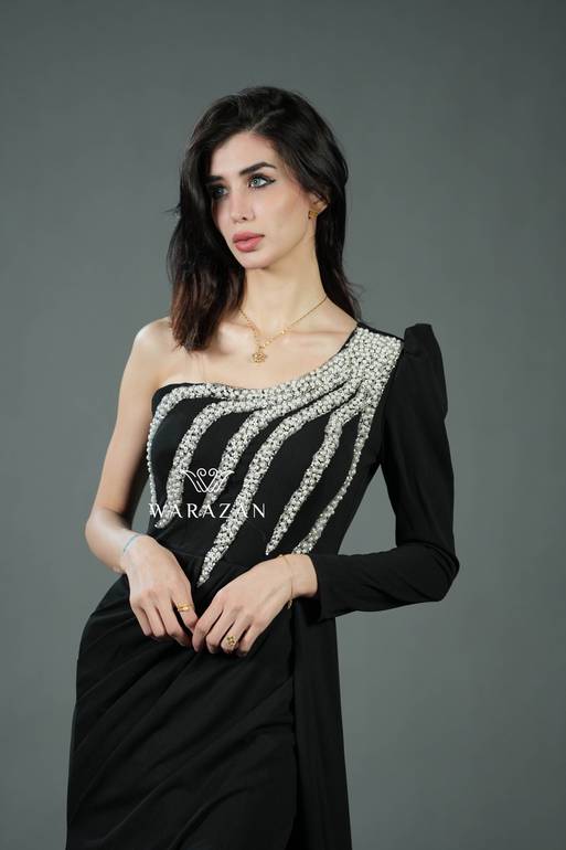 فستان كريب استريتش ماسك بتطريز و كم واحد