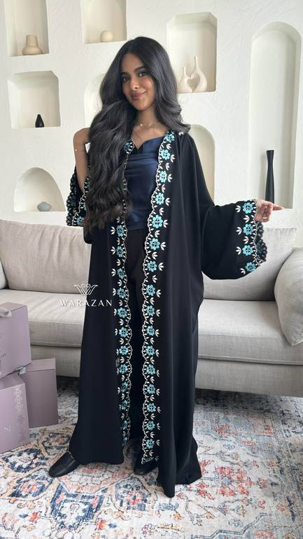 عباية بتطريز ورود 
