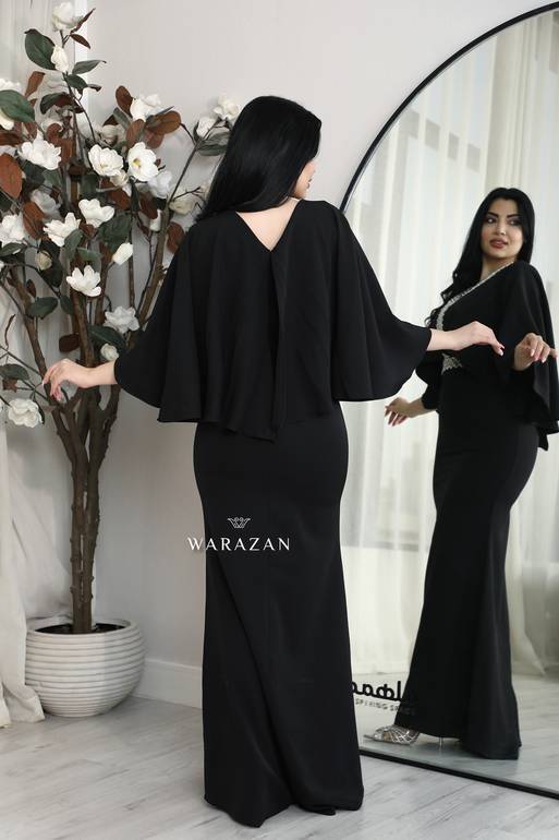 فستان سهرة ناعم بقصة أكمام واسعة 