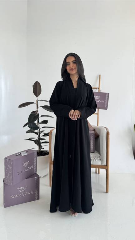 عباية بتطريز ورود من الخلف 