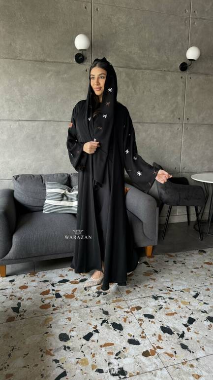 عباية بتطريز لونين و بنمط جميل