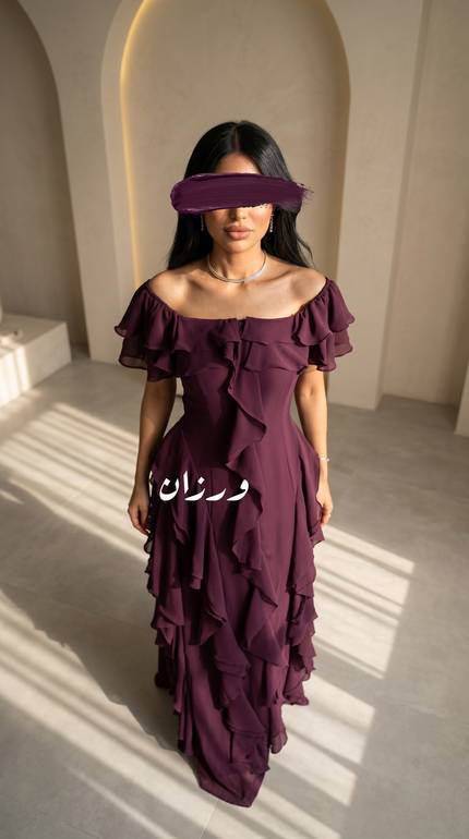 فستان ناعم بقصة من الكتف 