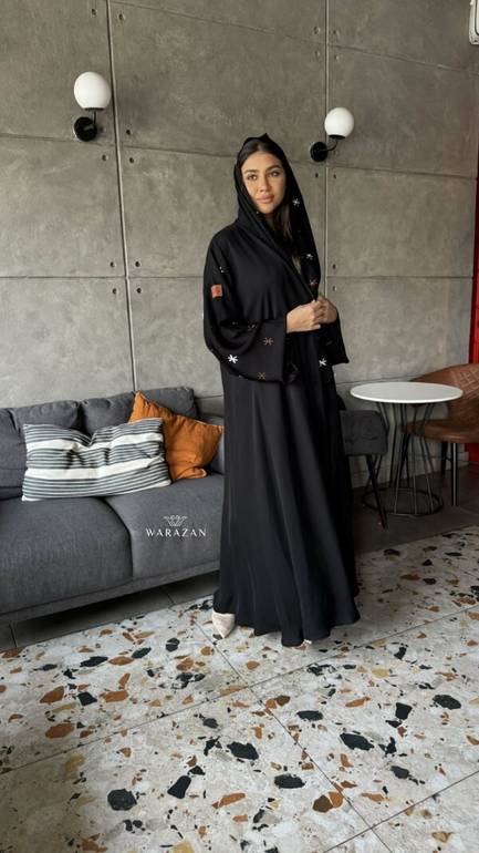 عباية بتطريز لونين و بنمط جميل