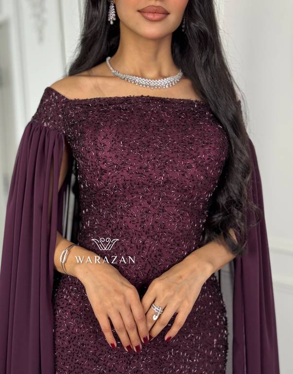 فستان سهرة خمري مع وشاح  ناعم  