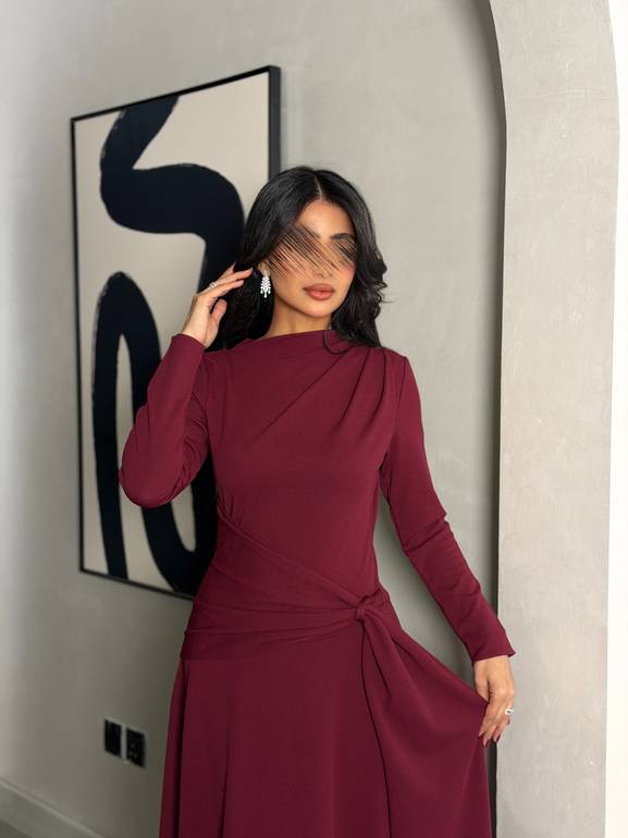 فستان ناعم بقصة من الخصر 