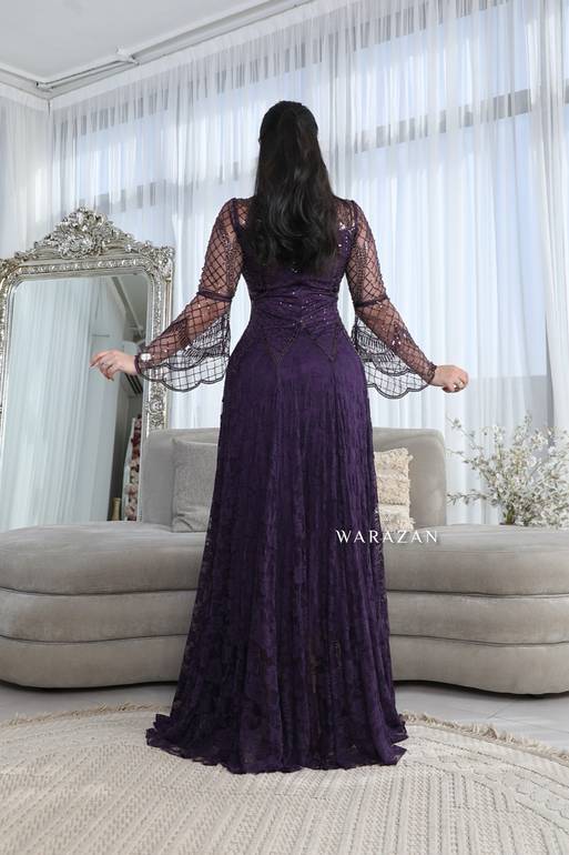 فستان سهرة ملكي بتصميم خاص 