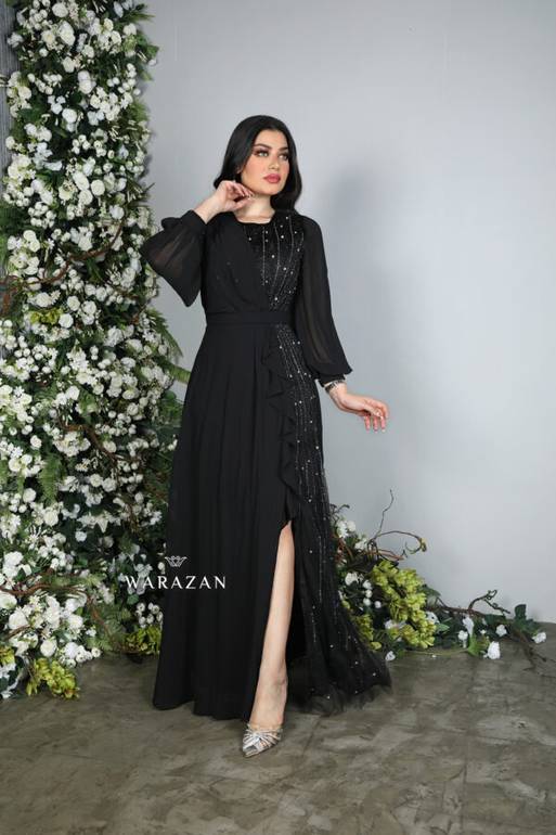 فستان سهرة طويل ناعم بتطريز