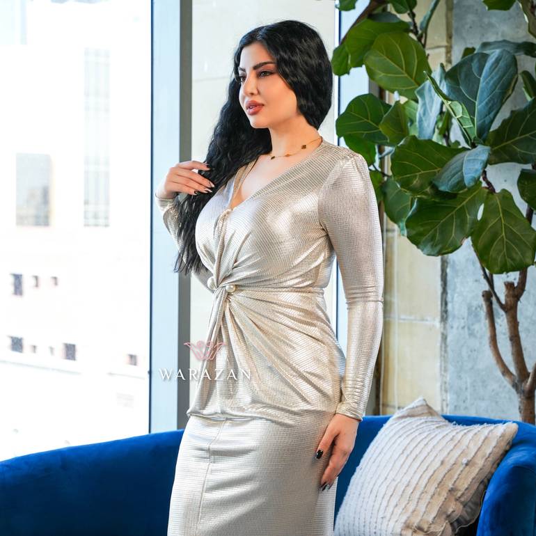فستان سهرة ناعم مع لول بأكمام طويلة 
